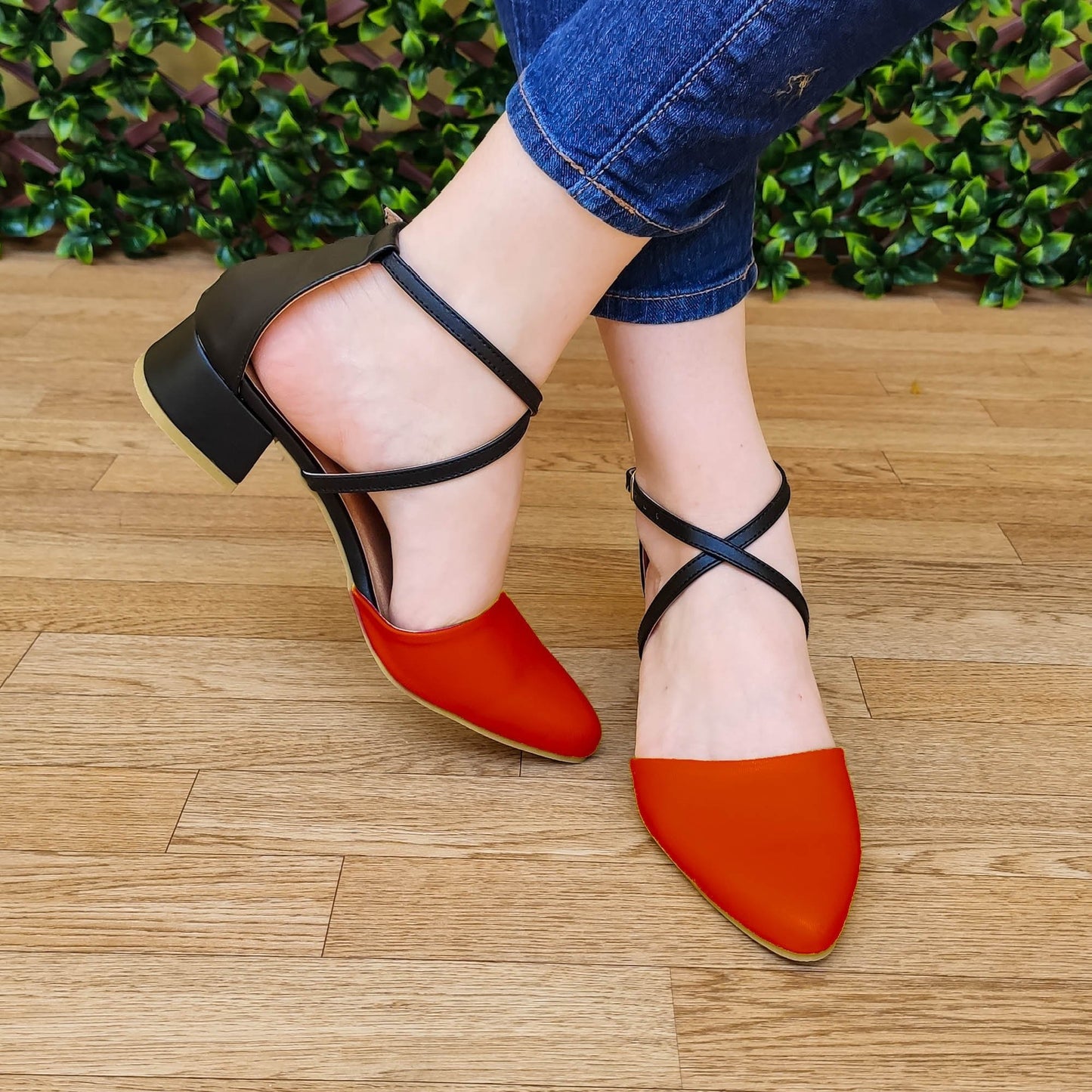Lindo Zapato Con Un Tacon Pequeño. Estiliza Tu Figura Y Te Aporta Elegancia Rojo / 35 Normal Zapatos