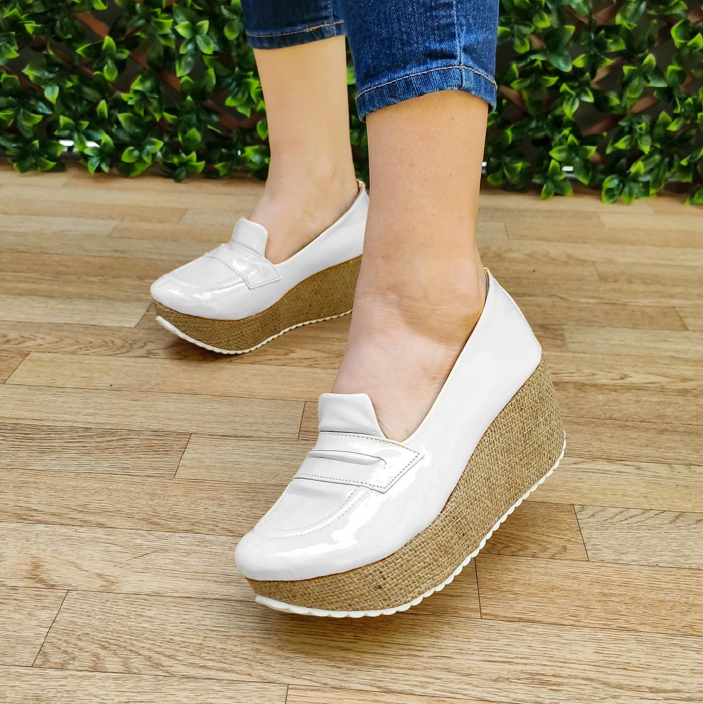 Plataforma Brillante De Charol Con Suela Forrada En Bramante Blanco / 34 Normal Zapatos Medianos