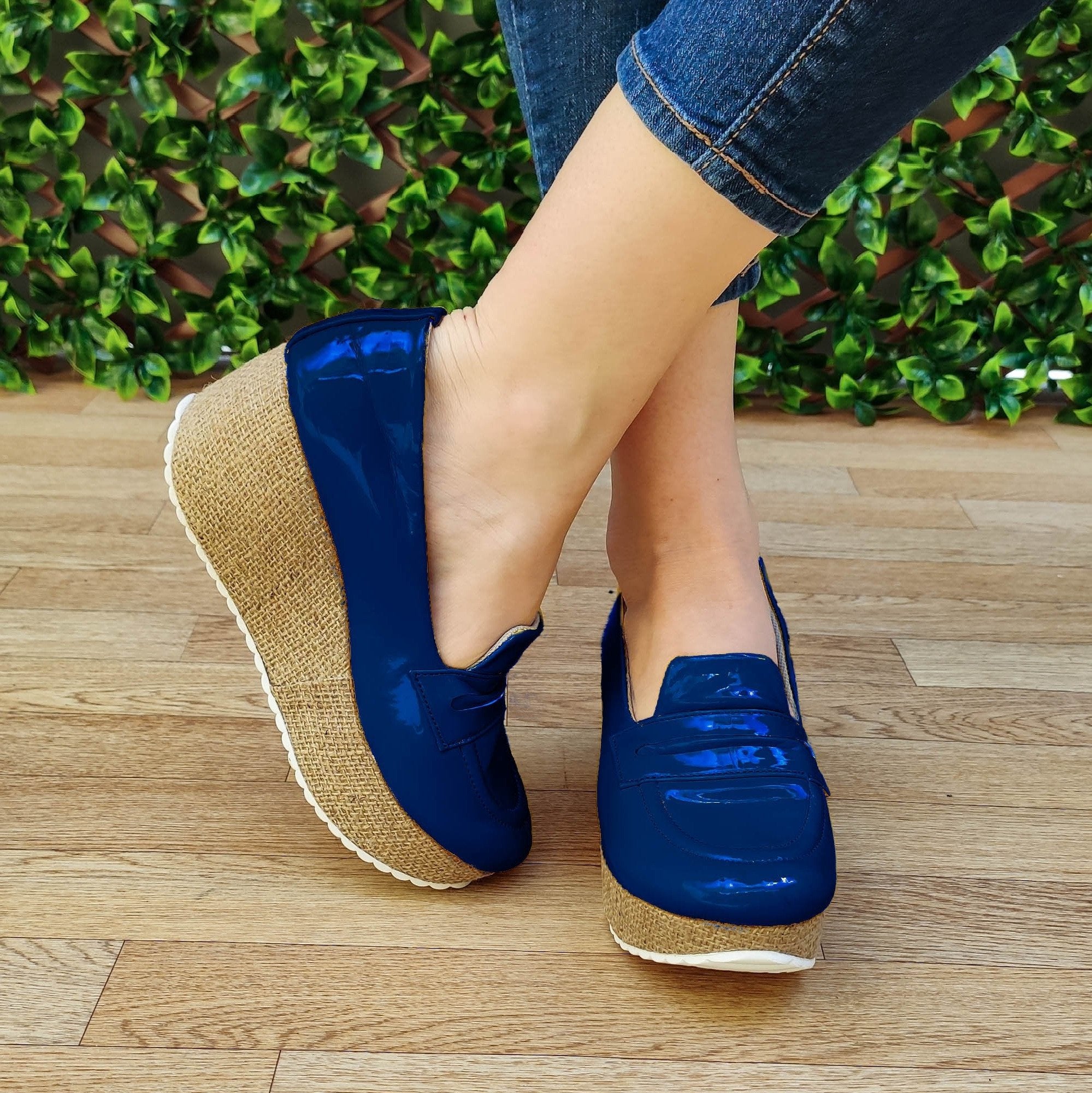 Plataforma Brillante De Charol Con Suela Forrada En Bramante Azul / 34 Normal Zapatos Medianos