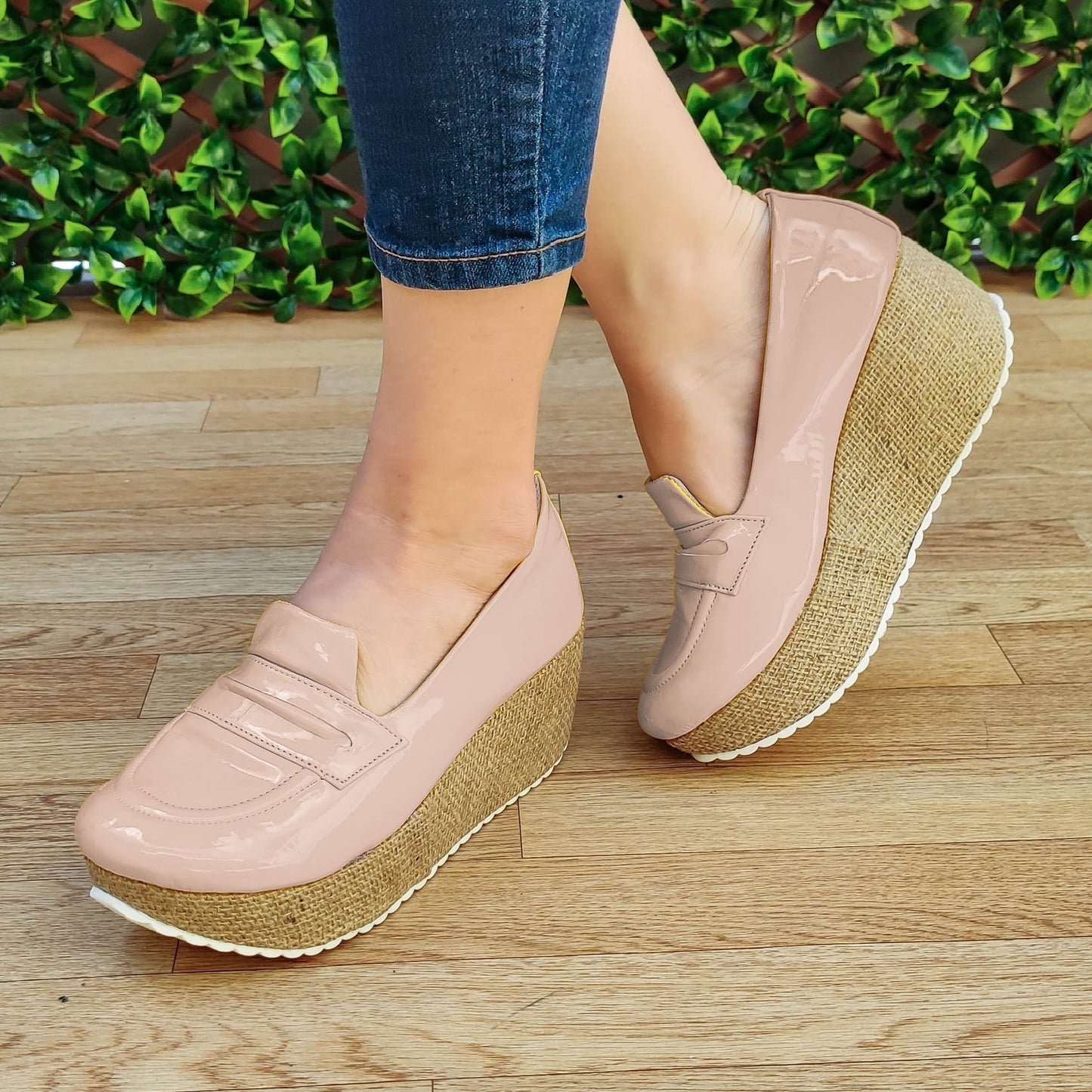 Plataforma Brillante De Charol Con Suela Forrada En Bramante Beige / 34 Normal Zapatos Medianos