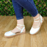 Calzado Cerrado De Enfrente Con Fajas Delgadas Atras. Suela Beige Comoda Y Suave Blanco / 35 Normal