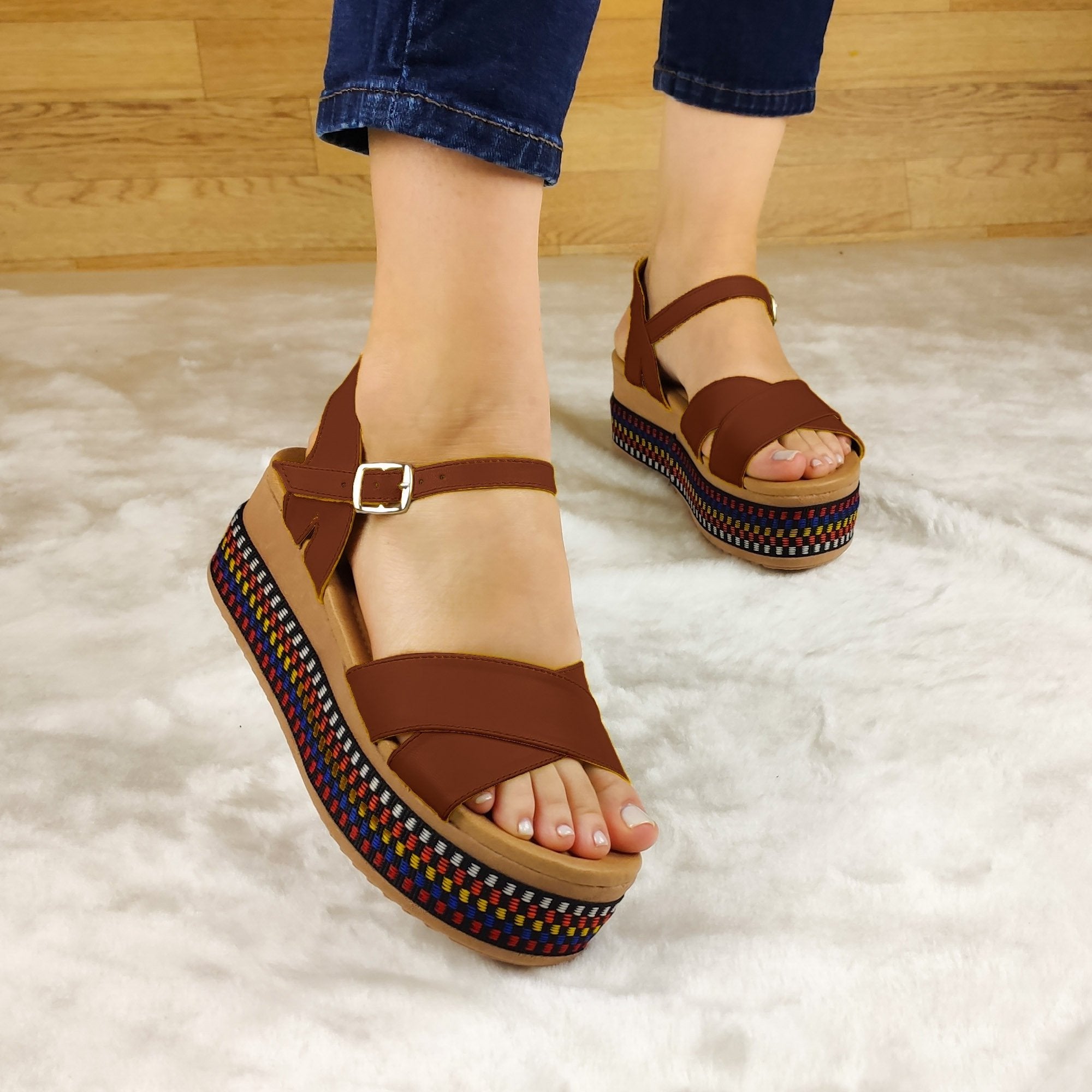 Plataforma Colorida De Fajas Cruzadas Con Hebilla En El Talón Cafe / 35 Normal Zapatos Medianos