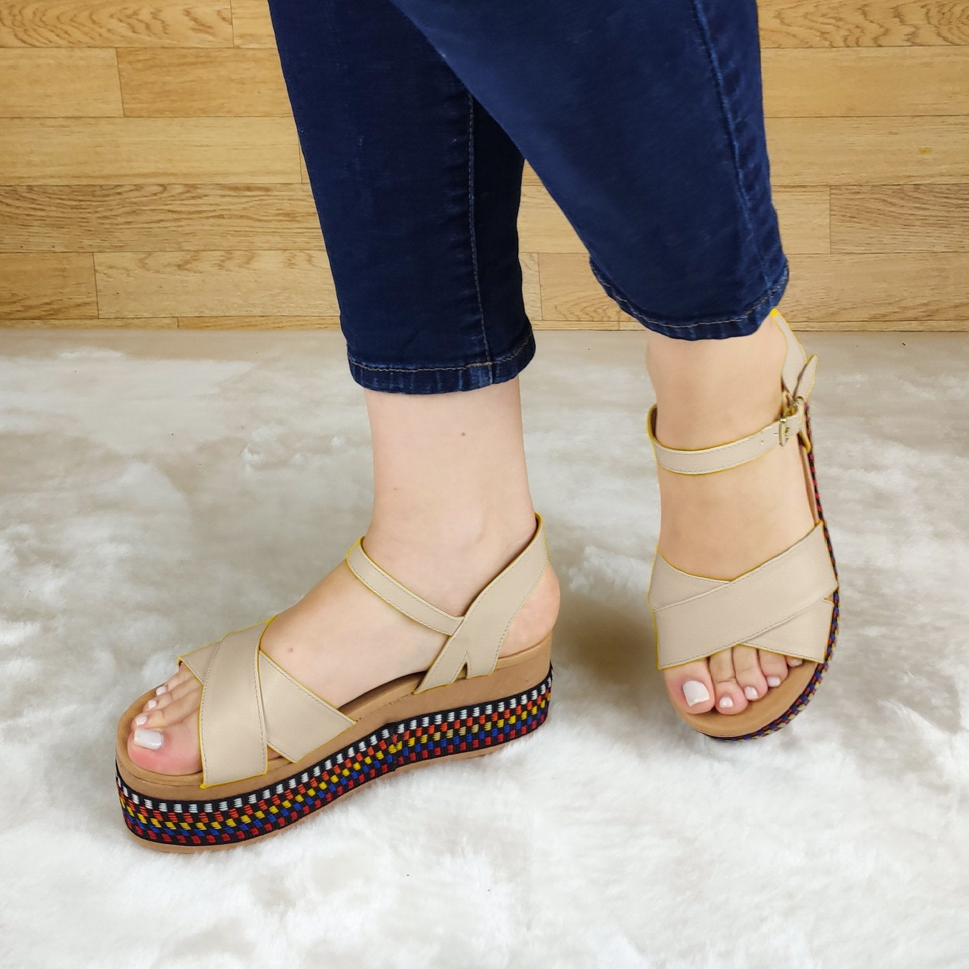 Plataforma Colorida De Fajas Cruzadas Con Hebilla En El Talón Beige / 35 Normal Zapatos Medianos