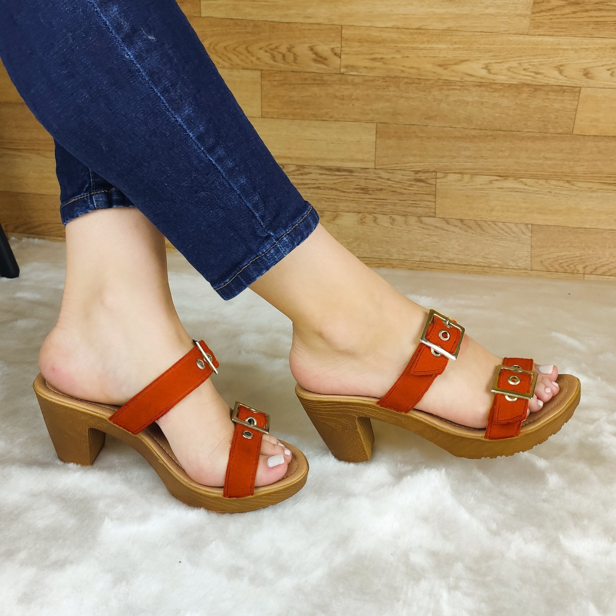 Sandalia Ajustable De Gamuza Con Suela Tacon Color Cafe Rojo / 35 Normal Zapatos Medianos