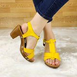 Hermosa Sandalia De Tacón Decorada Con Remaches Amarillo / 35 Normal Zapatos Medianos