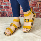 Bella Sandalia Bajita Con 3 Fajas Dos De Ellas Ajustables. Hechas Gamuza Amarillo / 35 Normal