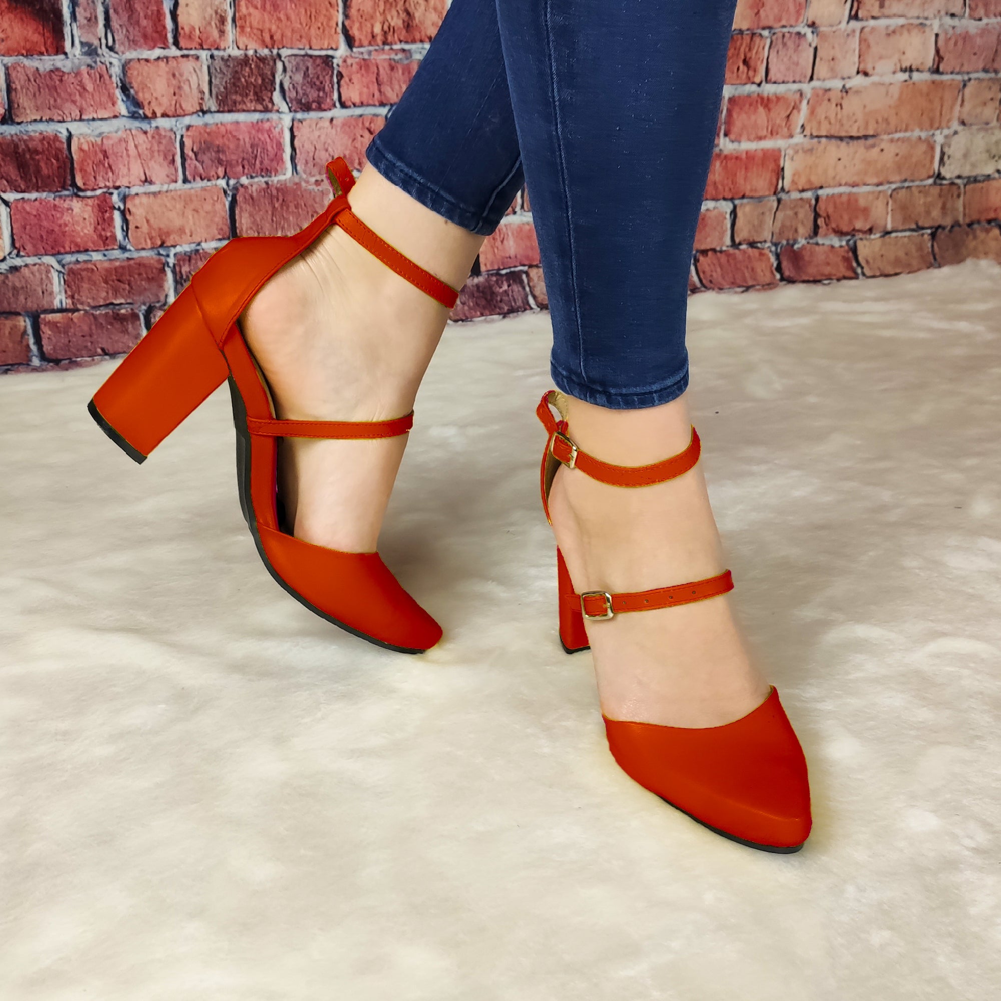 Tacón Cerrado De Enfrente Con Dos Fajas Delgadas Hebilla Ajustable Rojo / 35 Normal Zapatos Altos