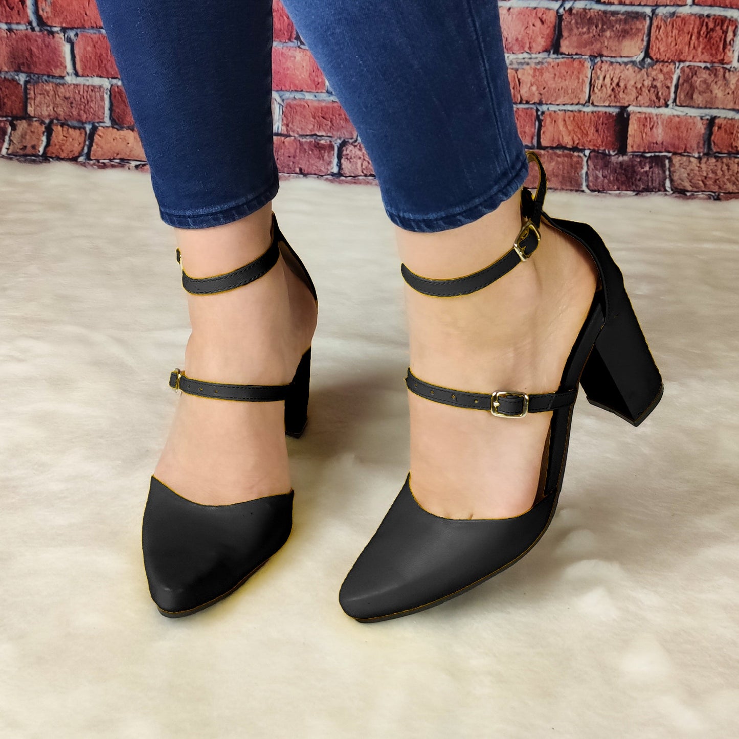 Tacón Cerrado De Enfrente Con Dos Fajas Delgadas Hebilla Ajustable Negro / 35 Normal Zapatos Altos