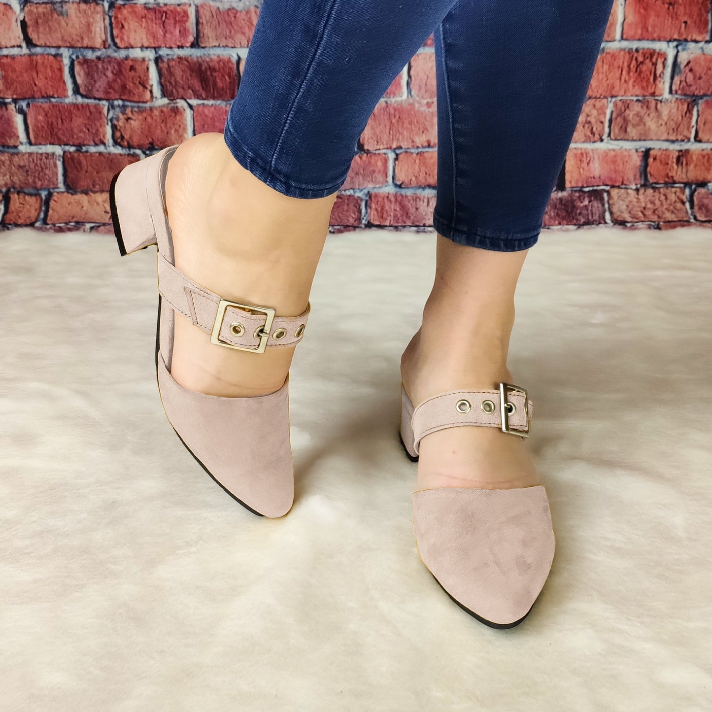 Calzado Con Taconcito Cerrado De Enfrente Puntudo Beige / 35 Normal Zapatos Bajitos