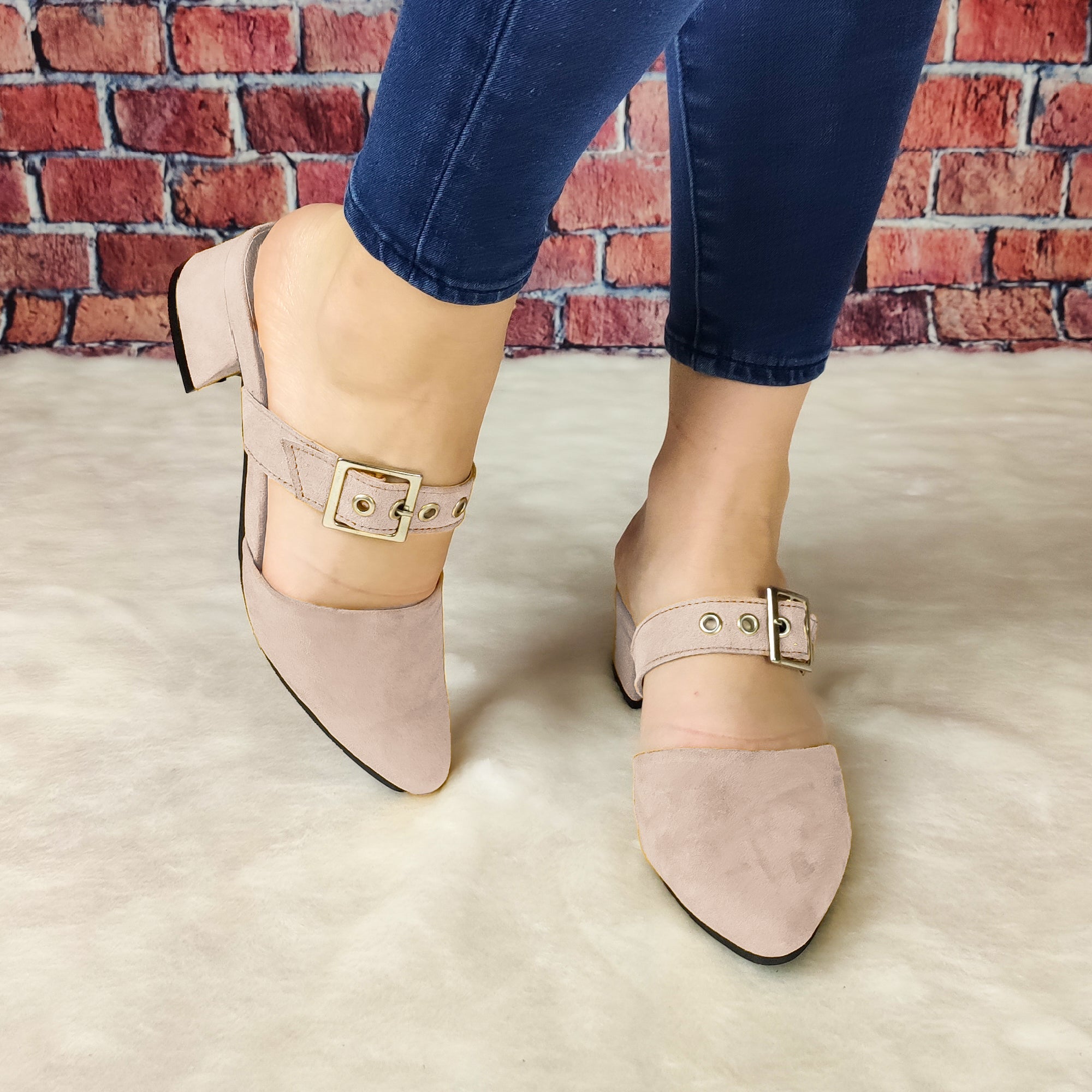 Calzado Con Taconcito Cerrado De Enfrente Puntudo Beige / 35 Normal Zapatos Bajitos