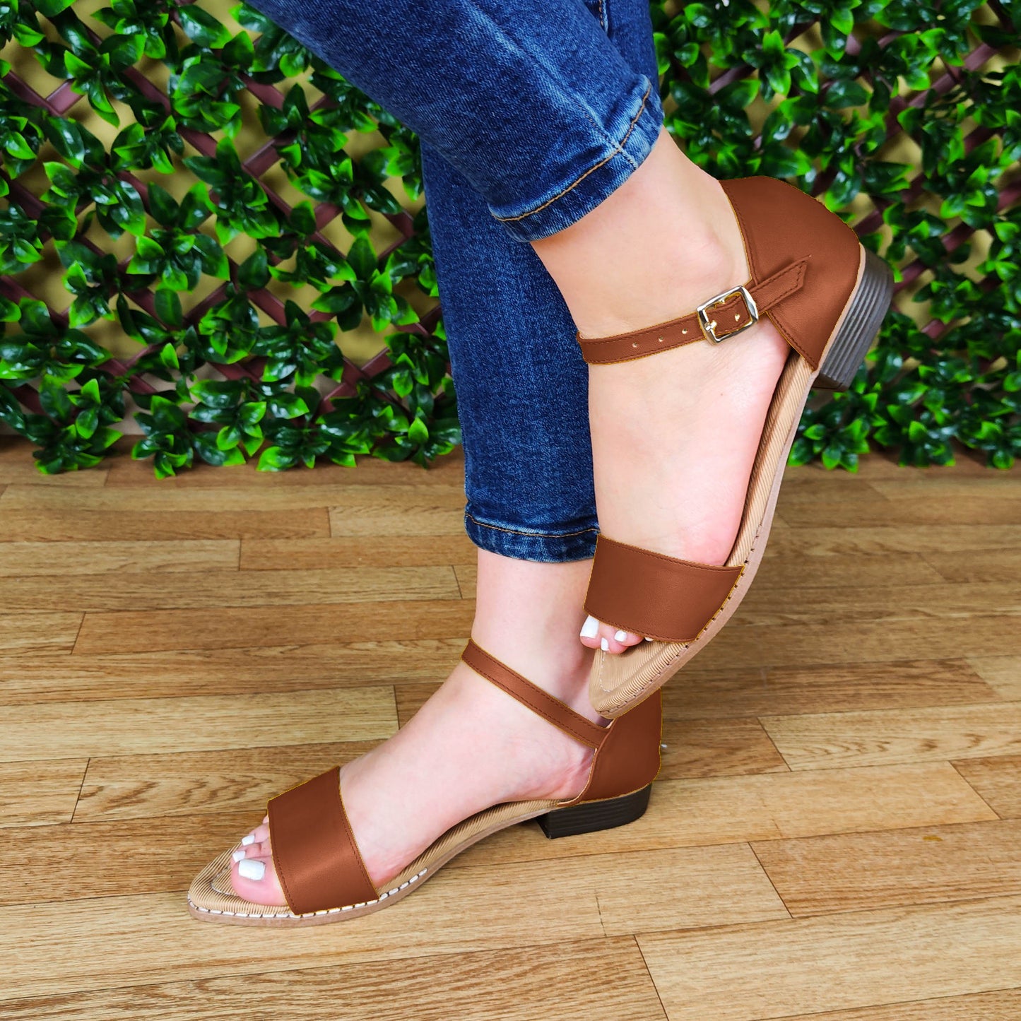 Sandalia Abierta Construida Con Un Taconcito Pequeño Cafe / 35 Normal Zapatos Bajitos