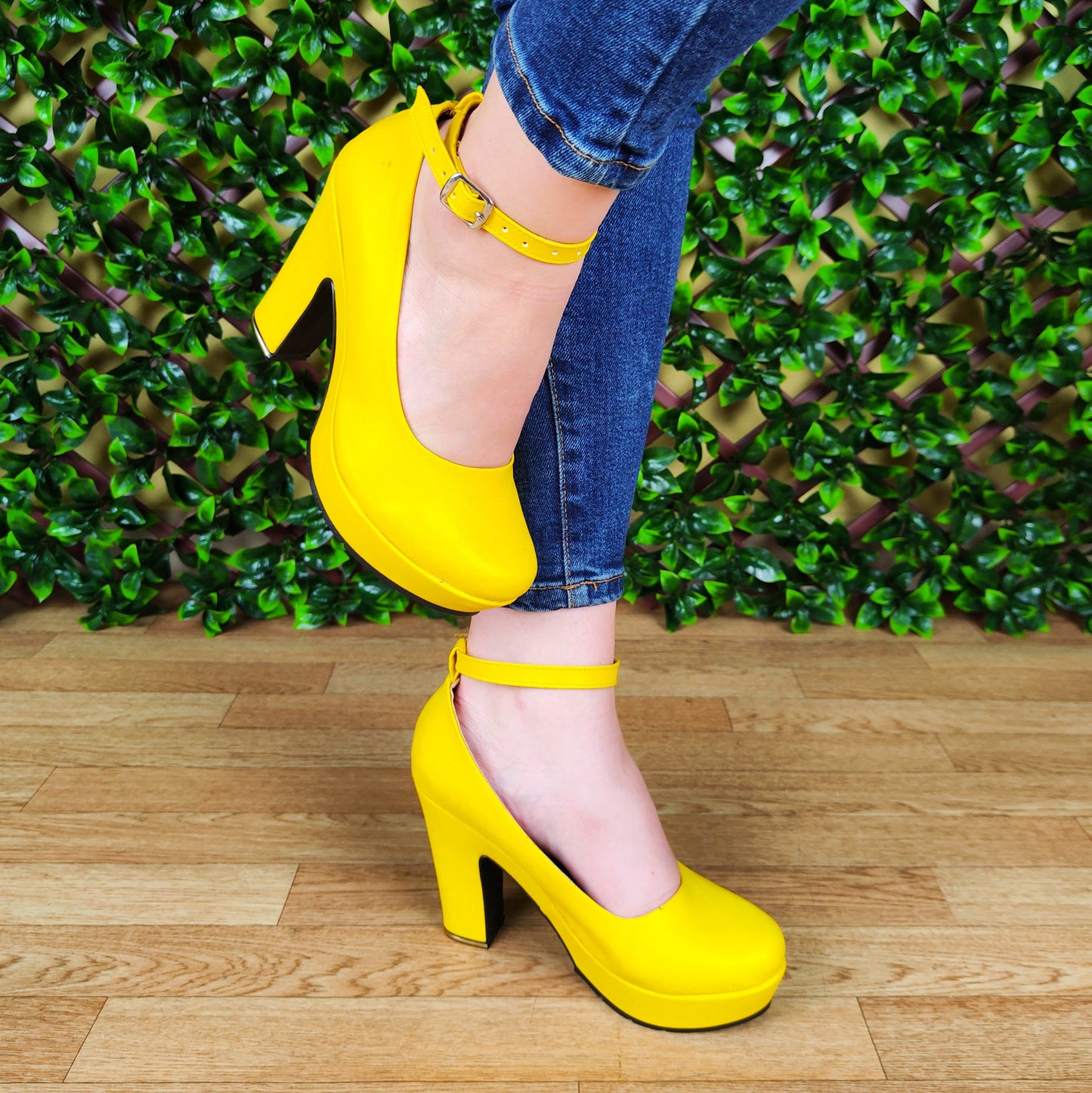 Calzado Para Dama De Cuerina Estilo Tacon Cuadrado. Estilo Casual Cerrado Amarillo / 35 Normal