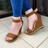 Plataforma Elaborada En Gamuza Disponible Varios Colores. Estilo Abierto De Adelante Cafe / 35