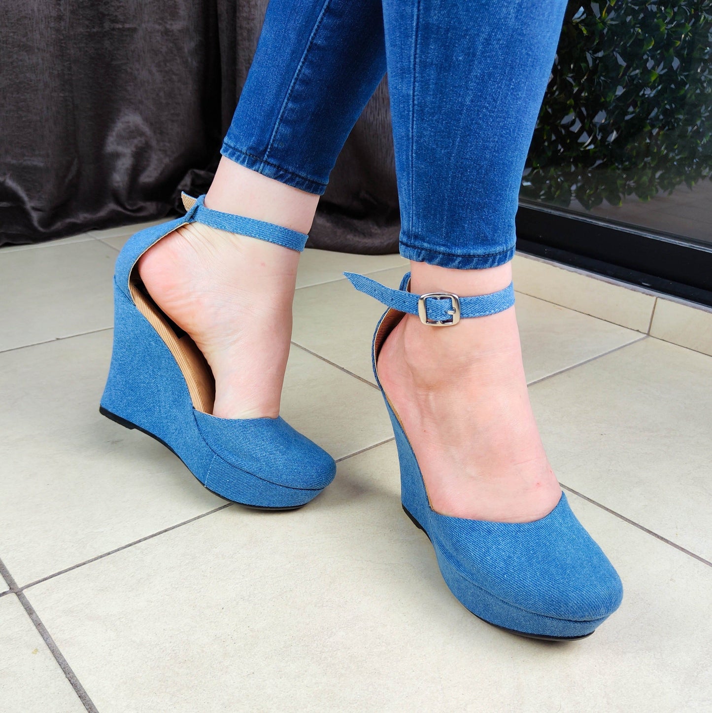 Plataforma Elaborada En Totalmente Tela De Jean Disponible Dos Tonalidades. Estilo Cerrado Adelante