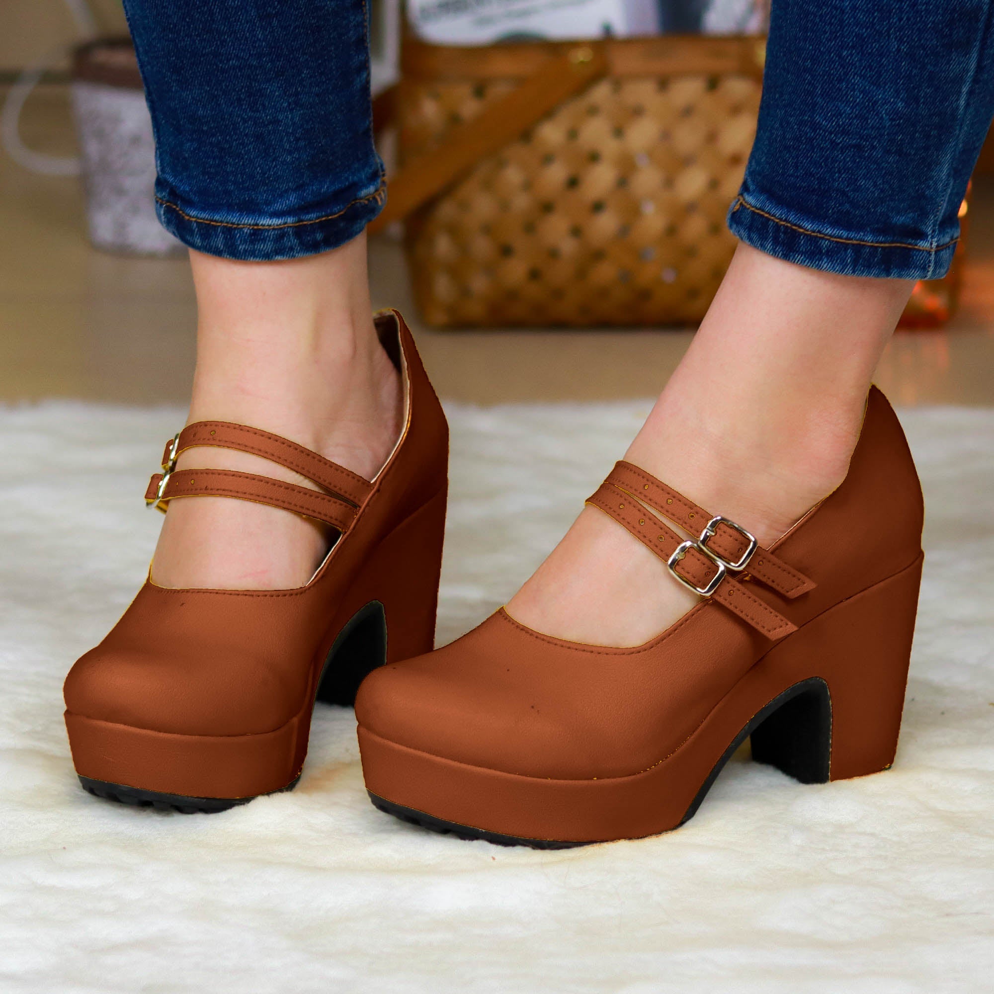 Suela De Tacon Cuadrado No Tan Alto. Zapato Cerrado Enfrente Cafe / 35 Normal Zapatos Medianos