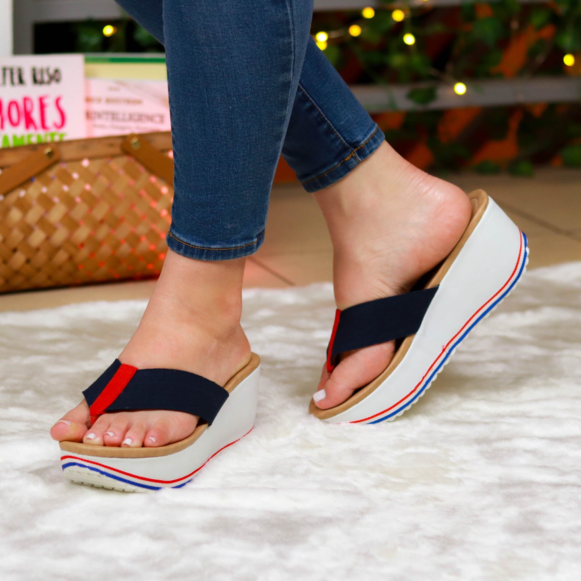 Bellos Zapatos De Plataforma Con Colores Azul Blanco Y Rojo Zapatos Medianos