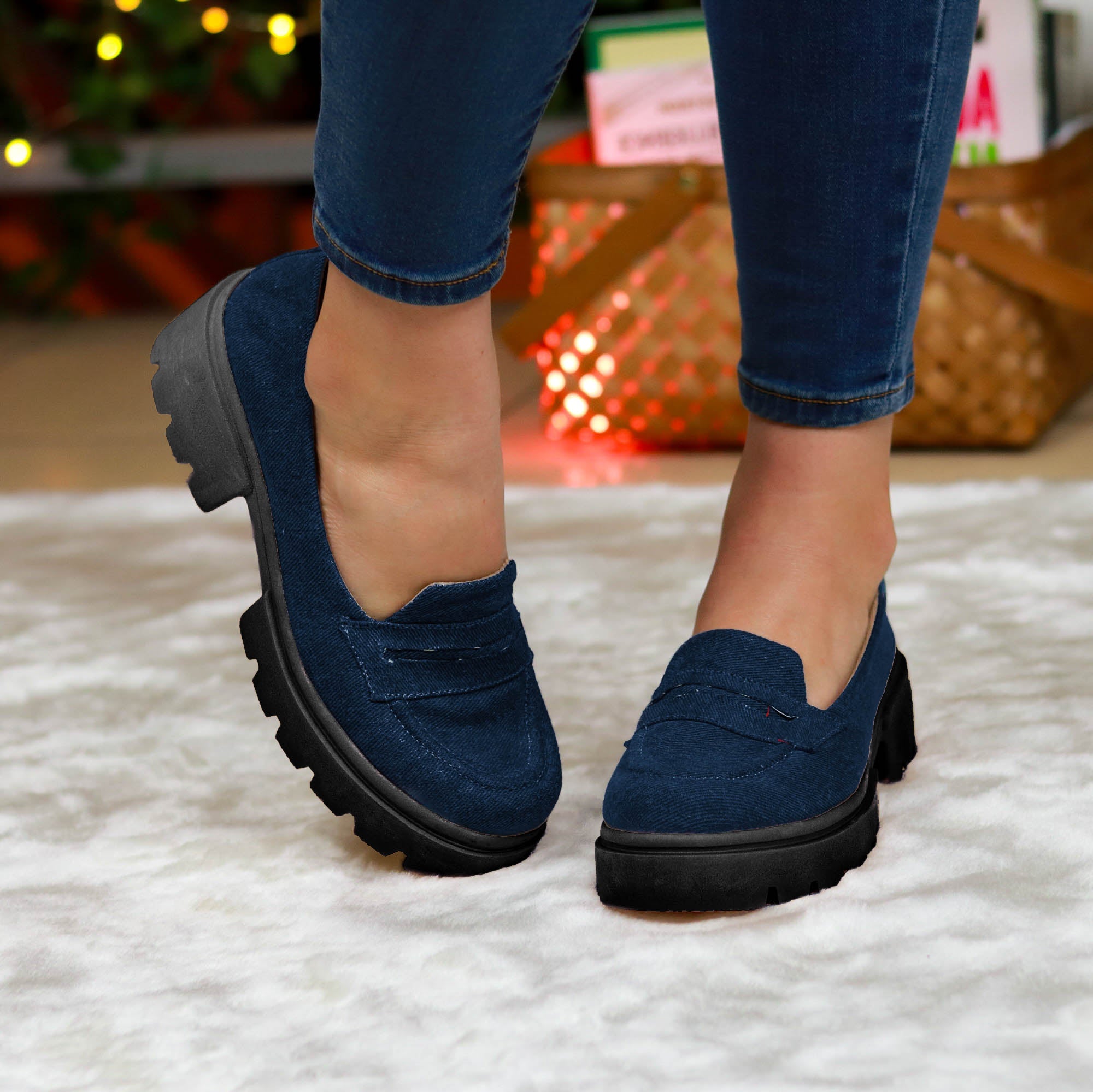 Zapato Cerrado En Tela De Jean Innovador Estilo Mocasin Con Suela Negra Zapatos Medianos