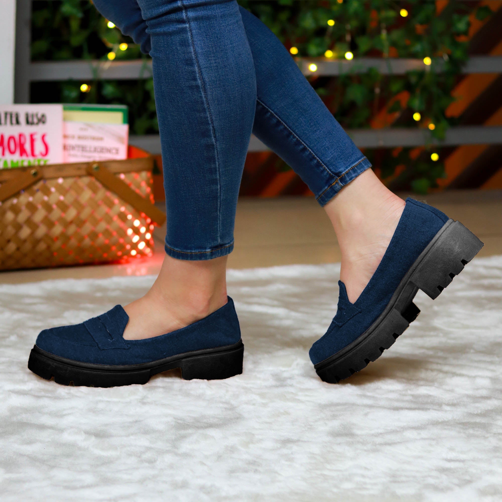 Zapato Cerrado En Tela De Jean Innovador Estilo Mocasin Con Suela Negra Zapatos Medianos