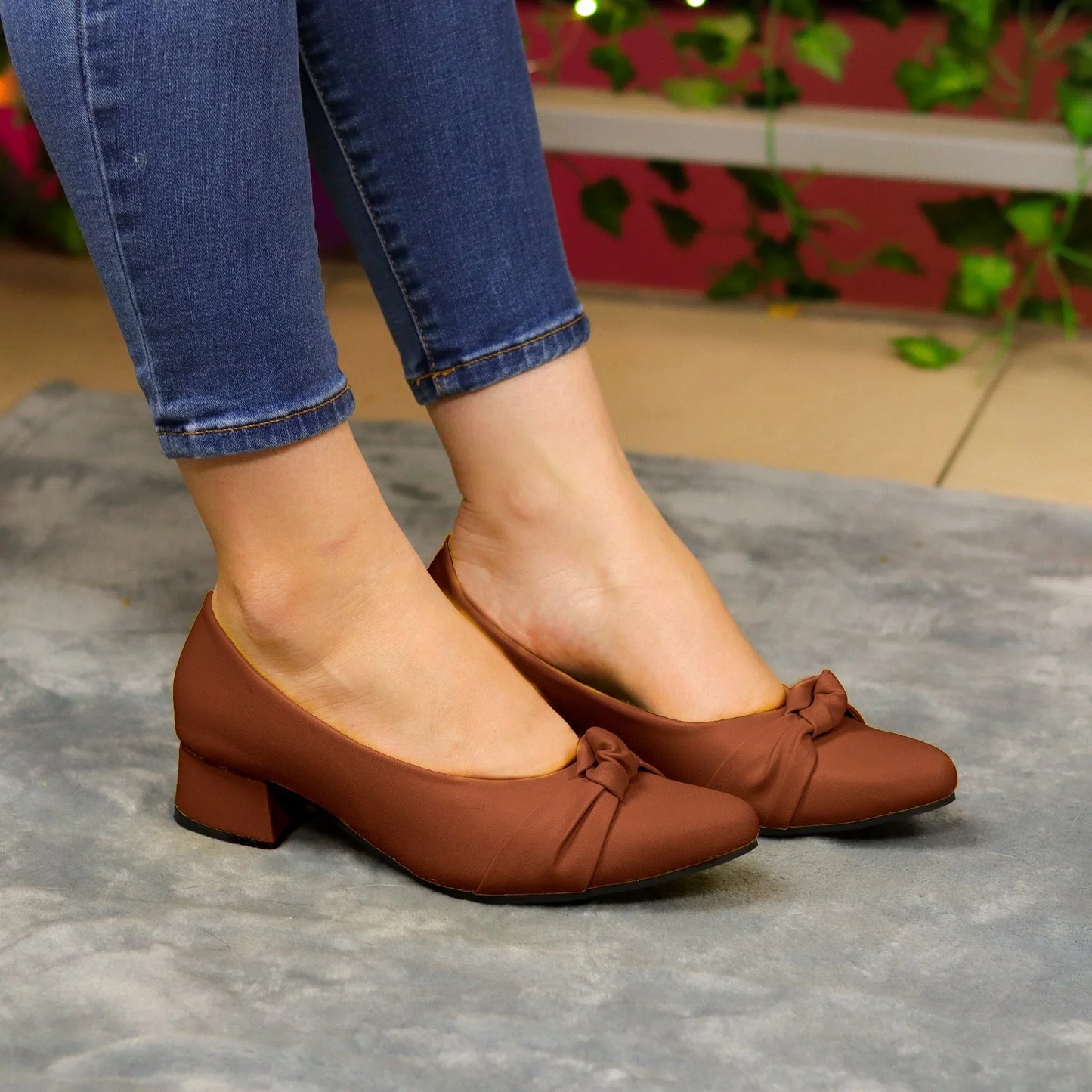 Zapatos Con Tacón Bajo Y Detalle De Nudo Delicado 35 / Normal Cafe Bajitos