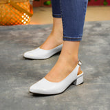 Zapatos con Tacón Bajo para un Look Impecable. Fabricados completamente en Charol