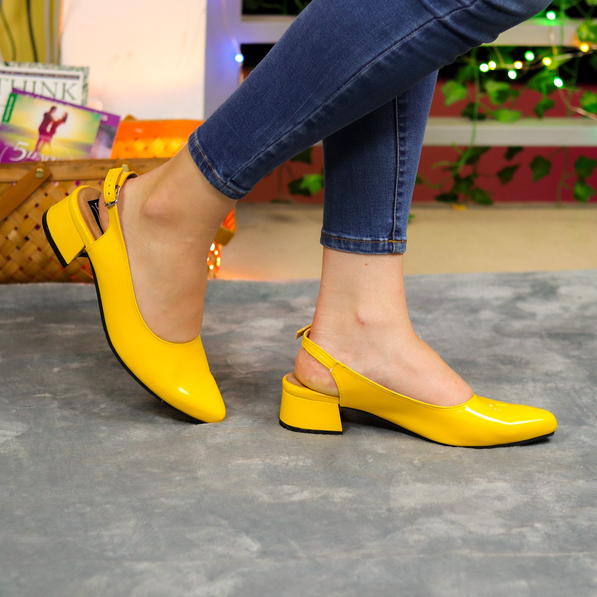 Zapatos Con Tacón Bajo Para Un Look Impecable Amarillo / 35 Normal Bajitos