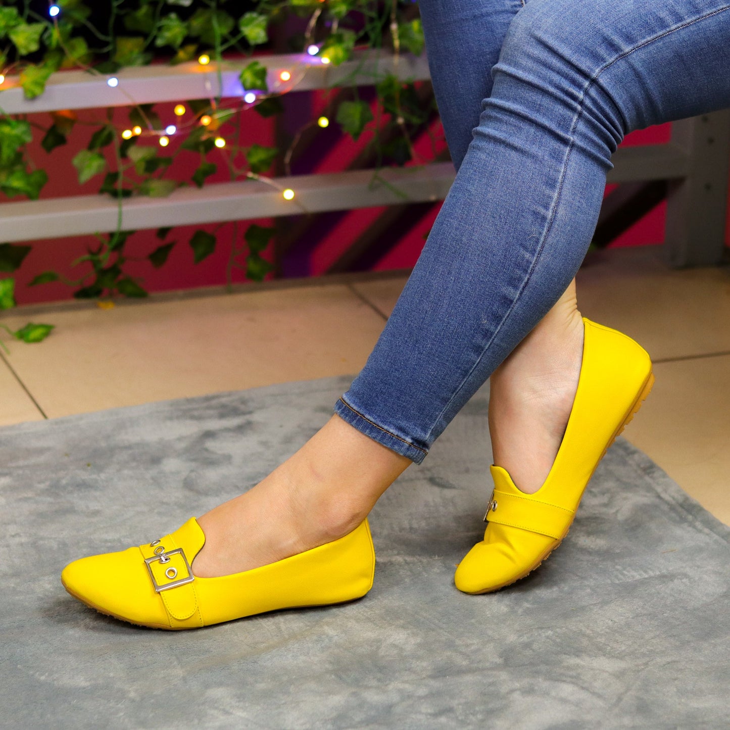 Elegancia Casual Diaria: Zapatillas Versátiles Con Detalle Metálico Amarillo / 35 Normal Zapatos