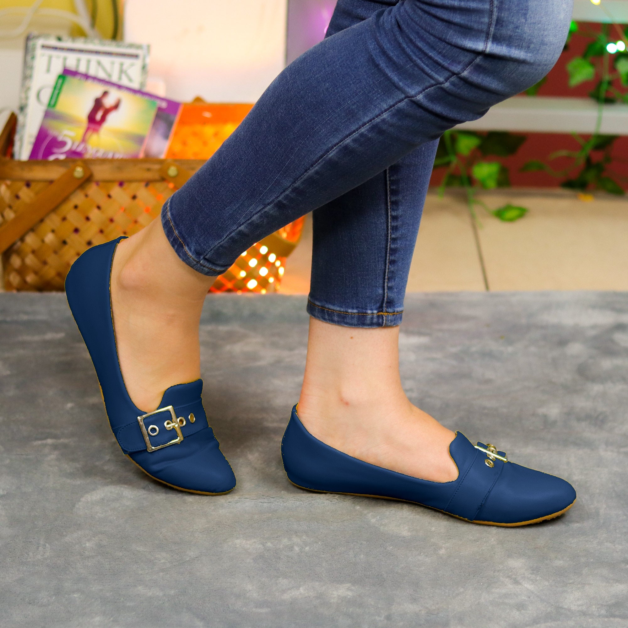 Elegancia Casual Diaria: Zapatillas Versátiles Con Detalle Metálico Azul / 35 Normal Zapatos Bajitos