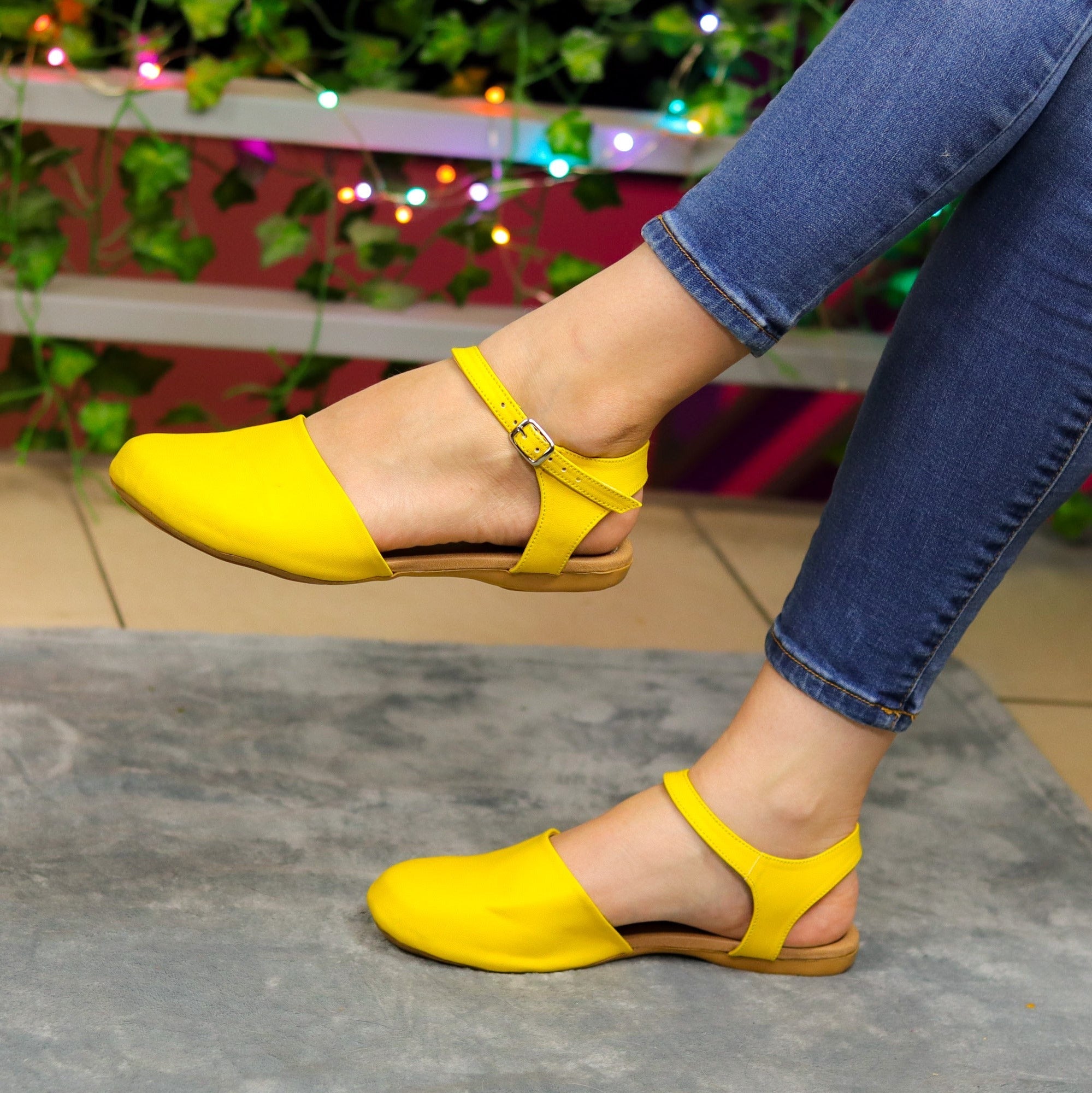 Flats Versátiles Con Detalle De Hebilla: Elegancia Diaria Amarillo / 35 Normal Zapatos Bajitos