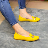 Zapatos Cerrados Con Toque Brillante: Elegancia Clásica En Cada Paso Amarillo / 35 Normal