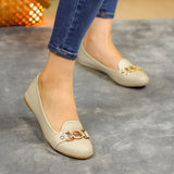 Zapatos Cerrados Con Toque Brillante: Elegancia Clásica En Cada Paso Beige / 35 Normal