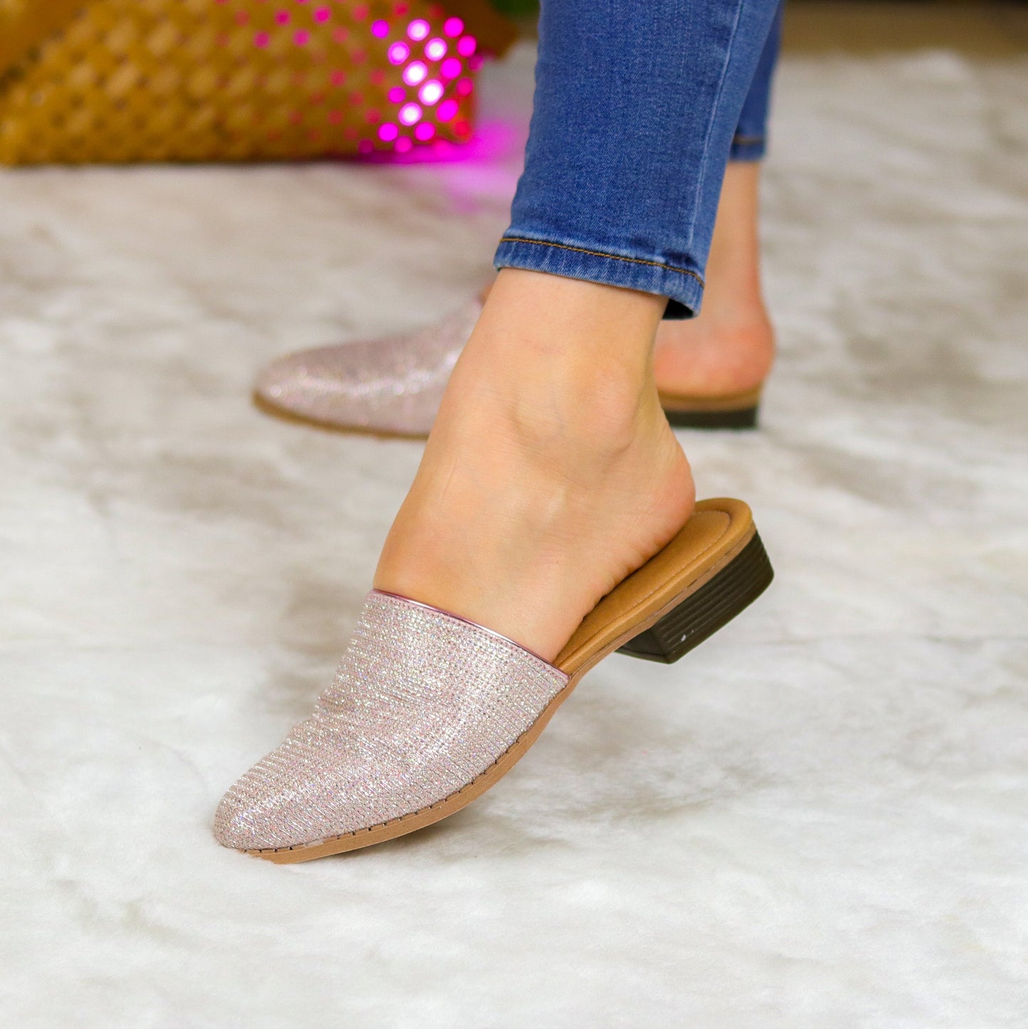 Brillo Rosado Sutil: Zapatos Cerrados Con Un Toque De Glamour 38 / Normal Bajitos