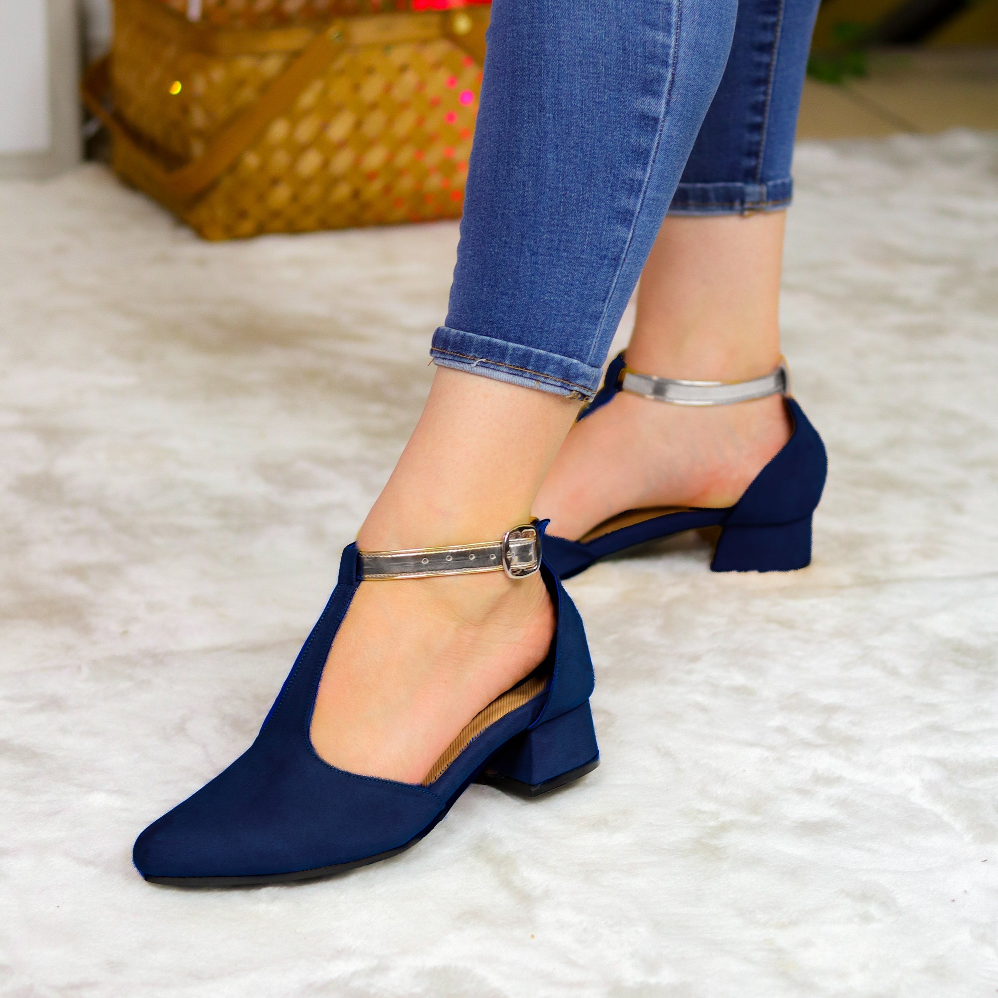 Sutileza Y Carácter: Zapatos Con Tacón Bajo Correa Elegante Medianos