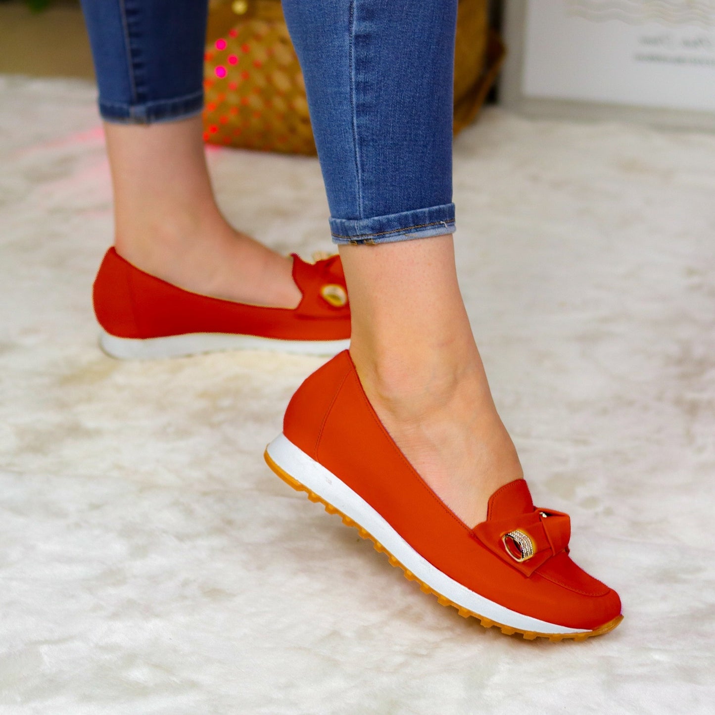 Zapatos Cerrados Con Detalle Sofisticado De Chongo Bajitos