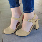 Zapatos Cerrados De Enfrente Y Descubierto Los Costados Beige / 35 Normal Medianos