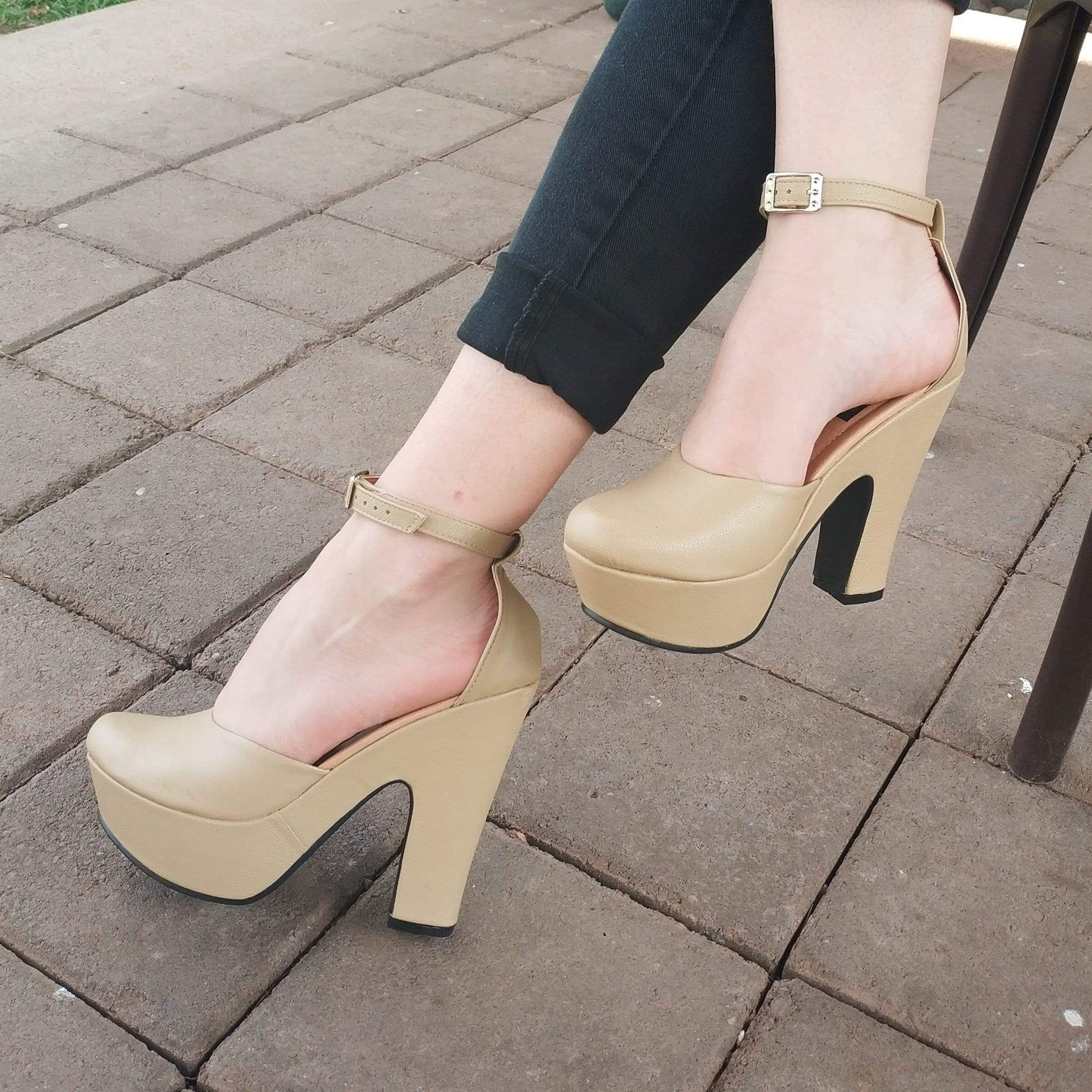 Zapato Cerrado De Enfrente Y Atras Beige / 35 Normal Zapatos Altos