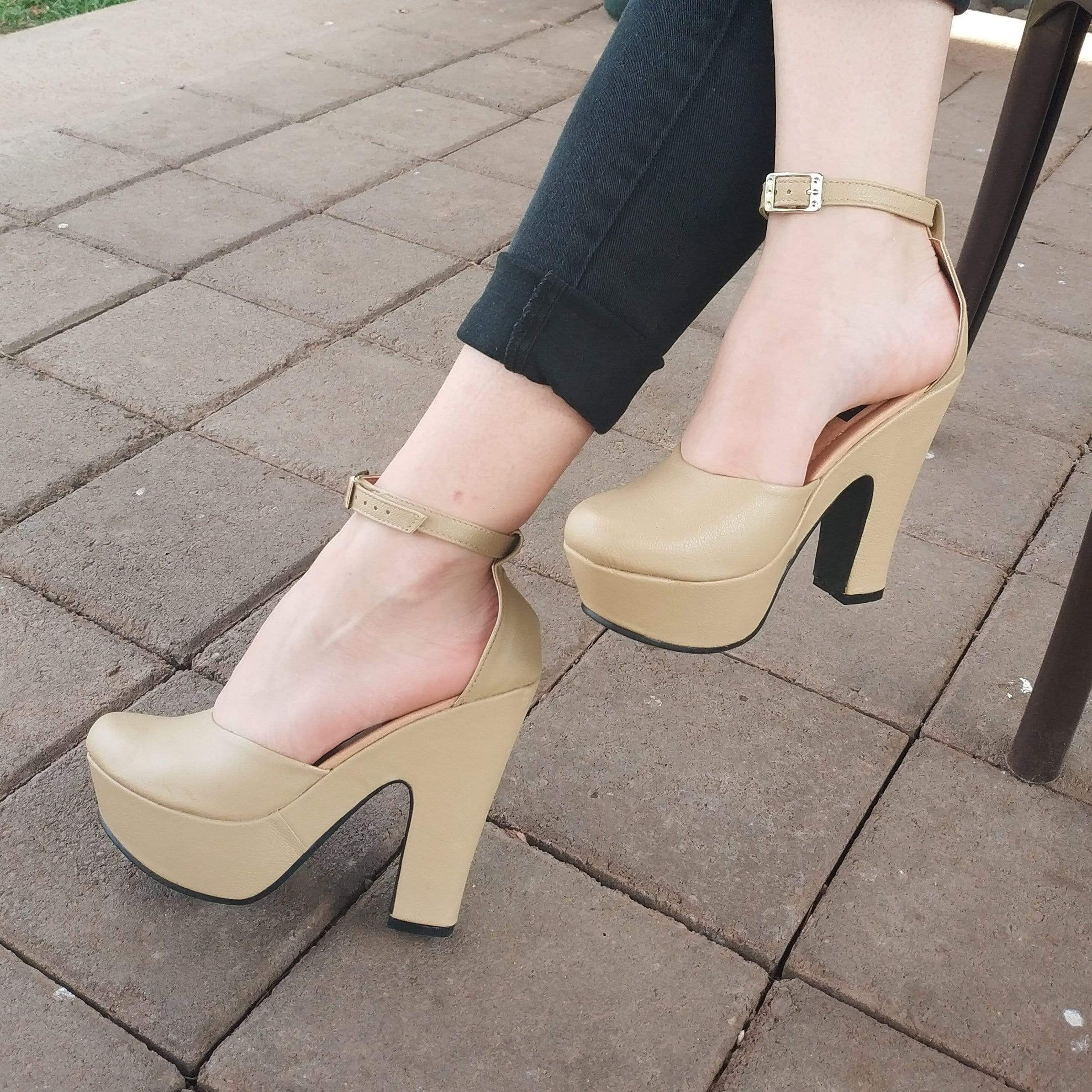 Zapato Cerrado De Enfrente Y Atras Beige / 35 Normal Zapatos Altos