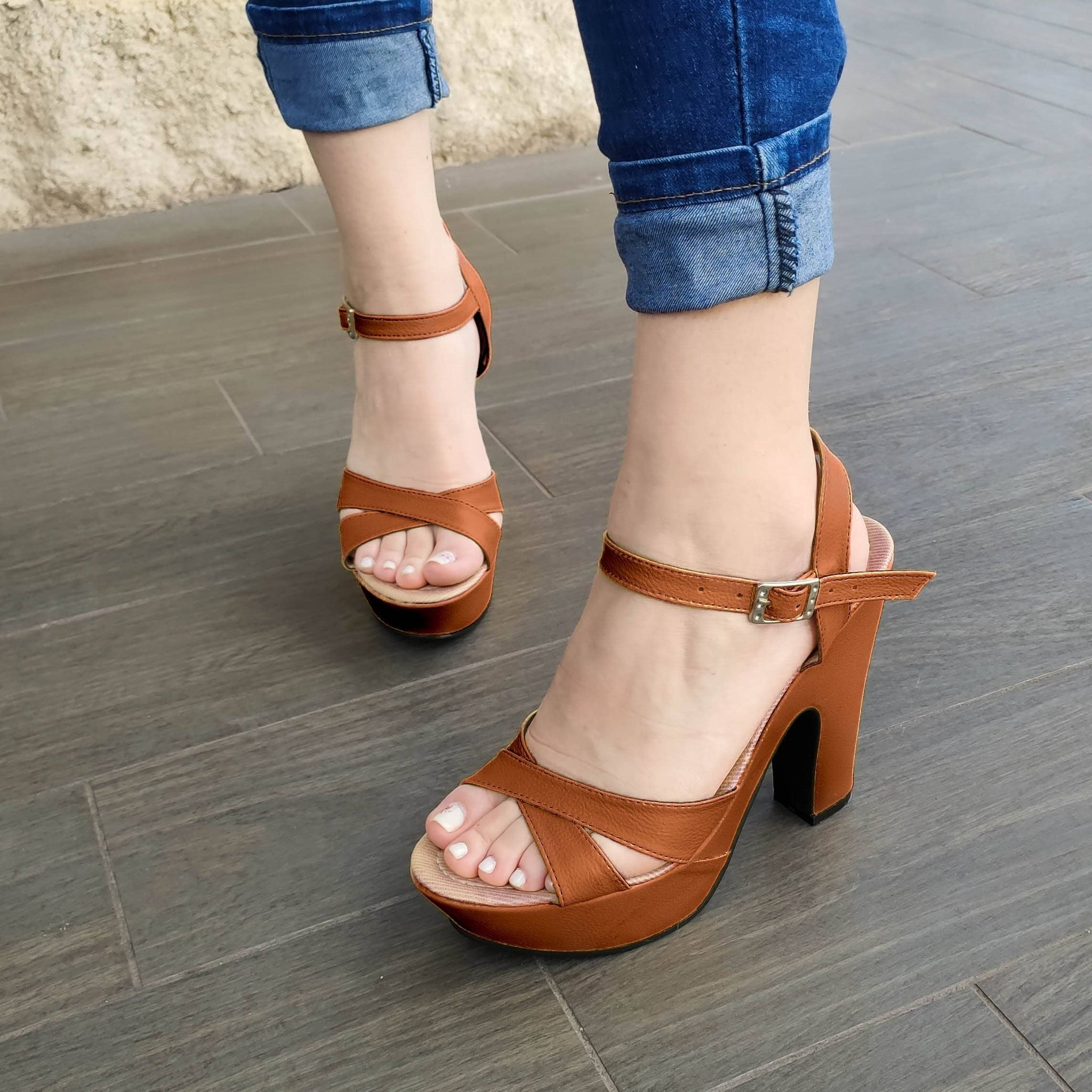 Delicado Zapato Diseño De Tiras Delgadas Cruzadas Cafe / 35 Normal Zapatos Altos