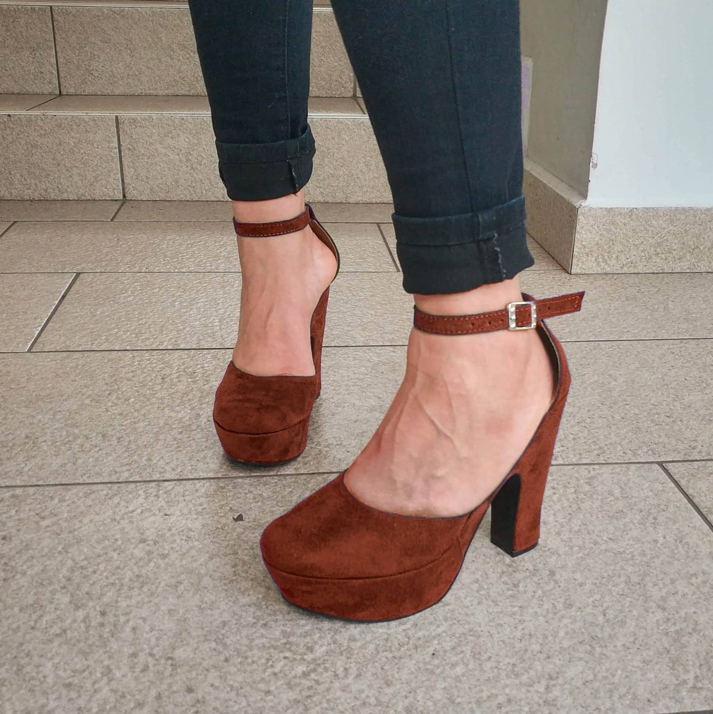 Zapato Cerrado De Gamuza Cafe / 35 Normal Zapatos Altos