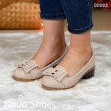Calzado De Cuerina Tacón Pequeño Y Discreto Beige / 35 Normal Zapatos Medianos