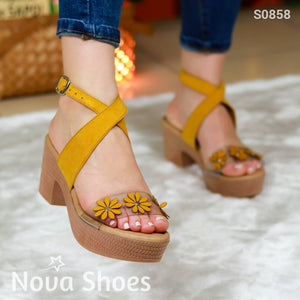 Calzado Para Dama Con Fajas Cruzadas Y Florecitas Decoradas Amarillo / 35 Normal Zapatos Medianos