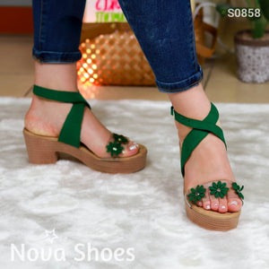 Calzado Para Dama Con Fajas Cruzadas Y Florecitas Decoradas Verde / 35 Normal Zapatos Medianos