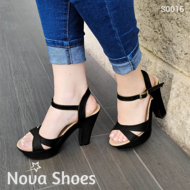 Delicado Zapato Diseño De Tiras Delgadas Cruzadas Negro / 35 Normal Zapatos Altos