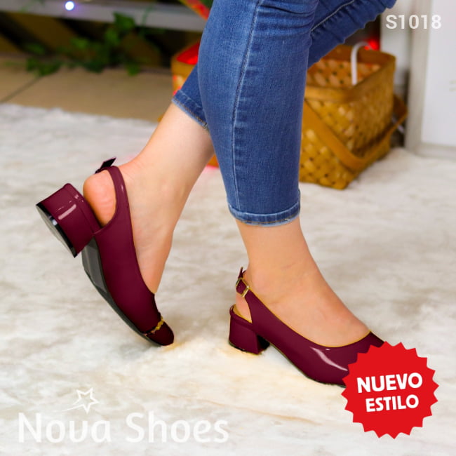 Elegancia Funcional: Zapatos Con Detalle Dorado Bajitos