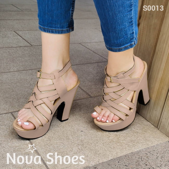 Este Estilo Te Hara Sentir Sexy Al Mismo Tiempo Que Le Da A Tu Outfit. Zapato Con Fajas Entrelazadas