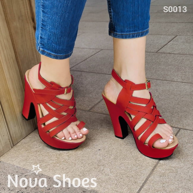 Este Estilo Te Hara Sentir Sexy Al Mismo Tiempo Que Le Da A Tu Outfit. Zapato Con Fajas Entrelazadas