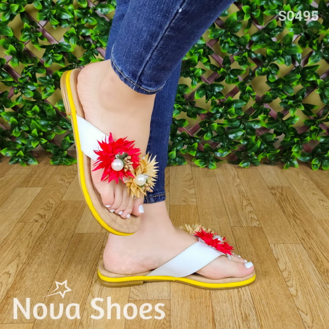 Exótica Sandalia Blanca Con Plumaje Rojo Y Dorado Zapatos Bajitos