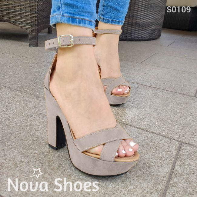 Hecho De Gamuza. Hermosos Zapatos Altos Beige / 35 Normal