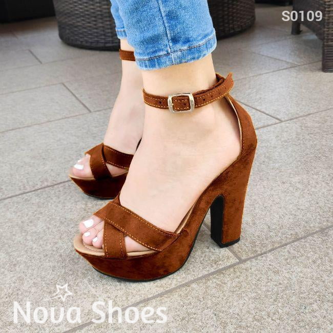 Hecho De Gamuza. Hermosos Zapatos Altos Cafe / 35 Normal