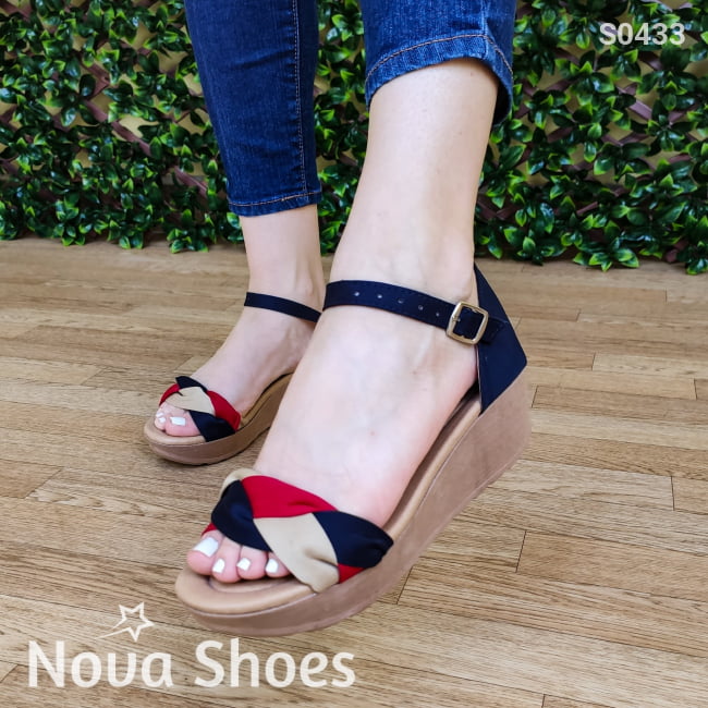 Hermoso Calzado Azul Con Faja Tri Color Frontal Zapatos Medianos