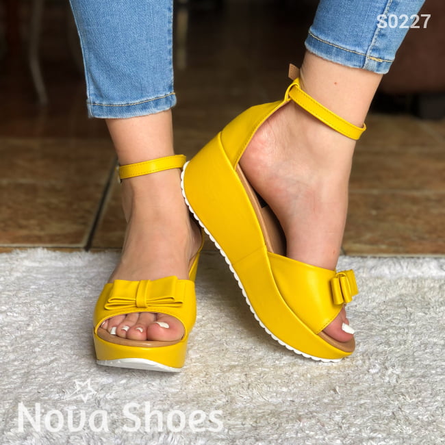 Lindas Sandalias De Plataforma Con Un Chongo Amarillo / 34 Normal Zapatos Medianos
